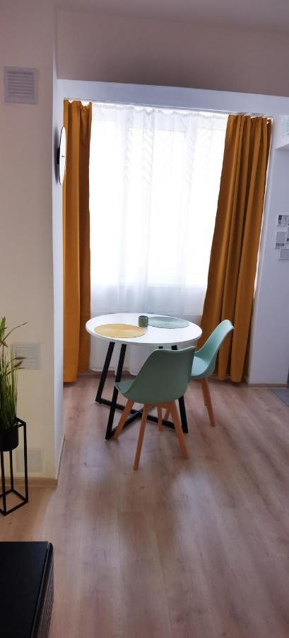 Focus Lux Apartment Миеркуря Чук Екстериор снимка
