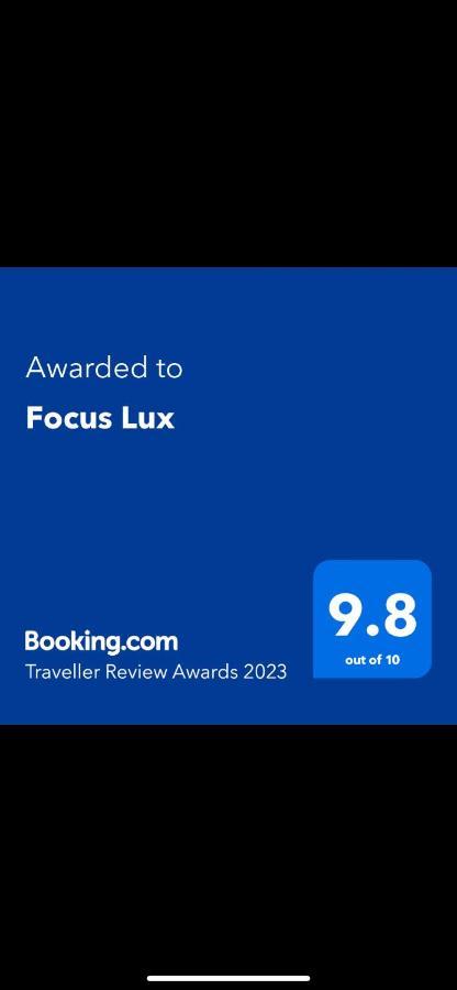 Focus Lux Apartment Миеркуря Чук Екстериор снимка